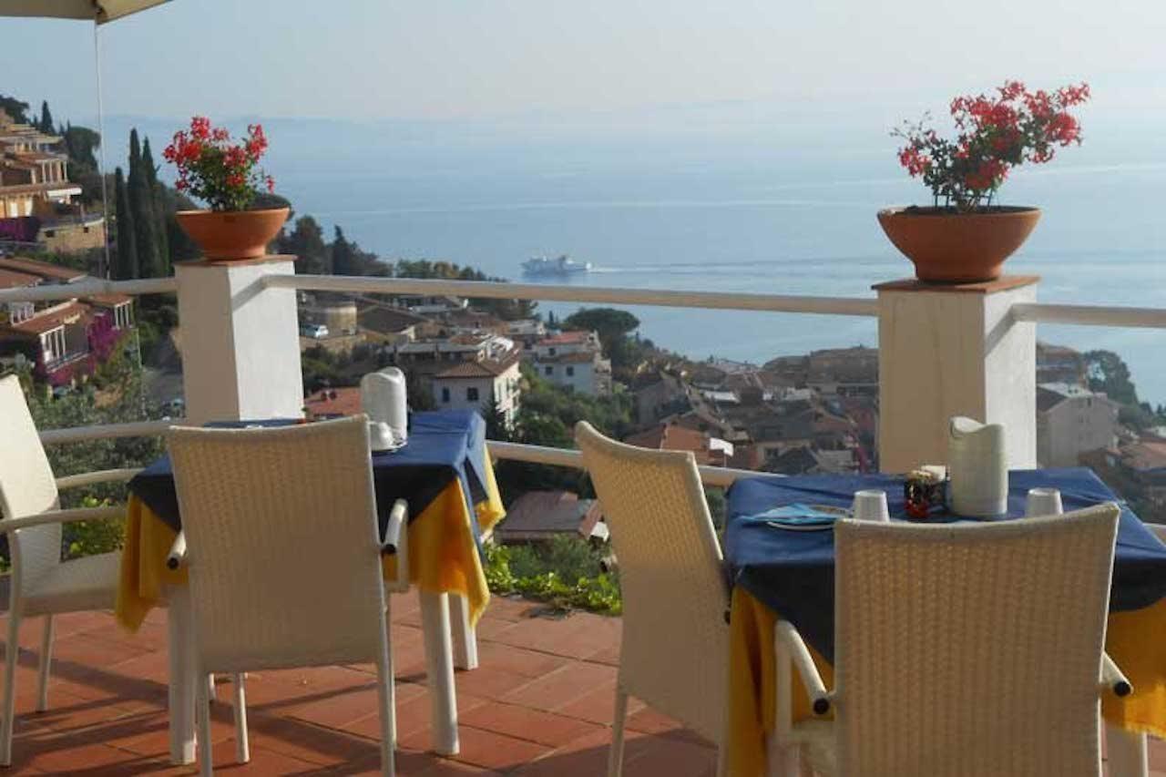 Hotel Vittoria Porto Santo Stefano  Buitenkant foto