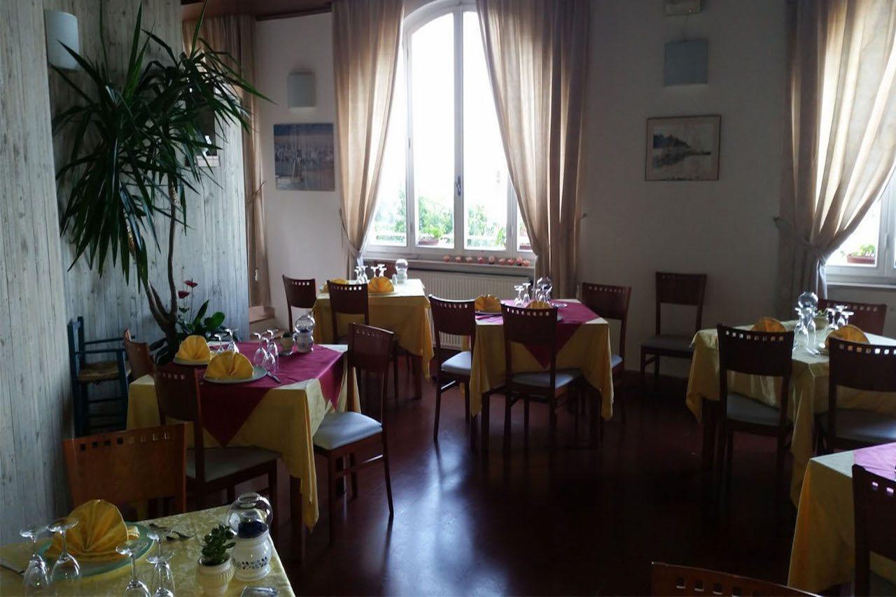 Hotel Vittoria Porto Santo Stefano  Buitenkant foto