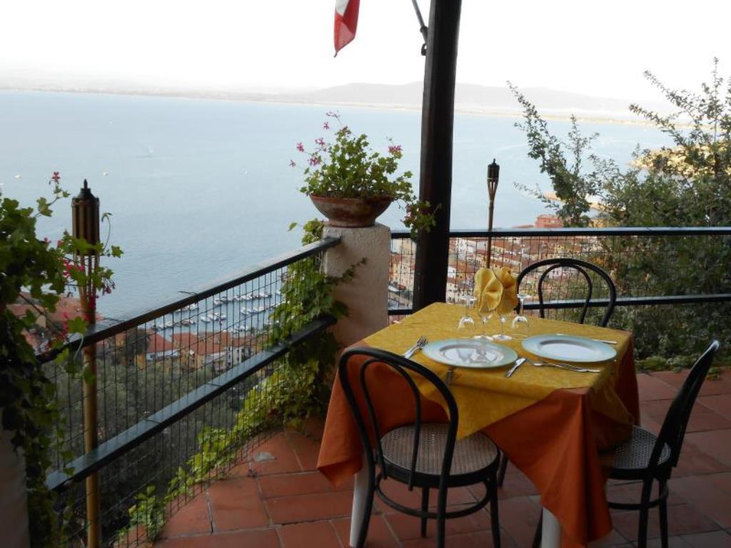 Hotel Vittoria Porto Santo Stefano  Buitenkant foto
